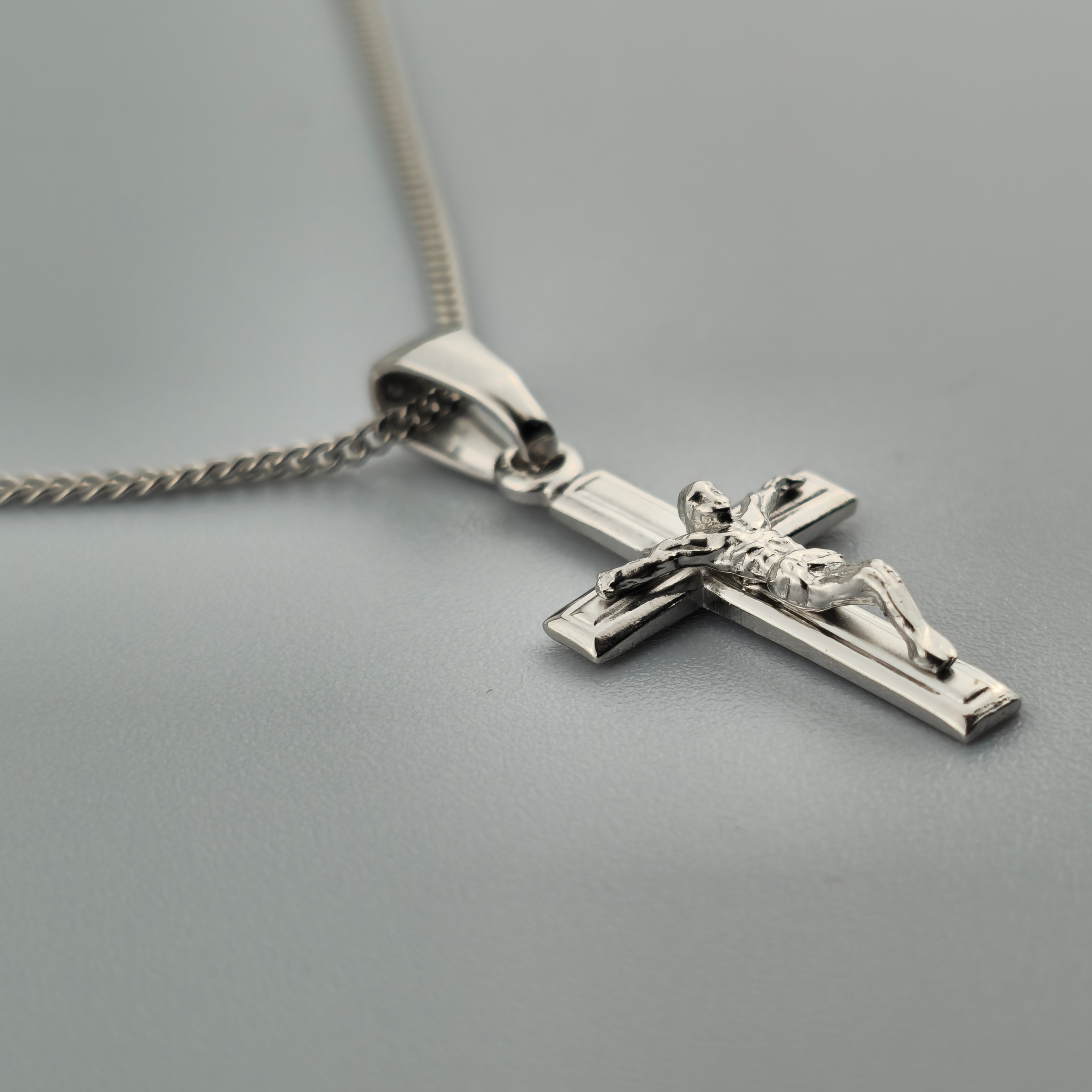 Kreuzanhänger rhodiniert - 925er Silber mit Kette (402)